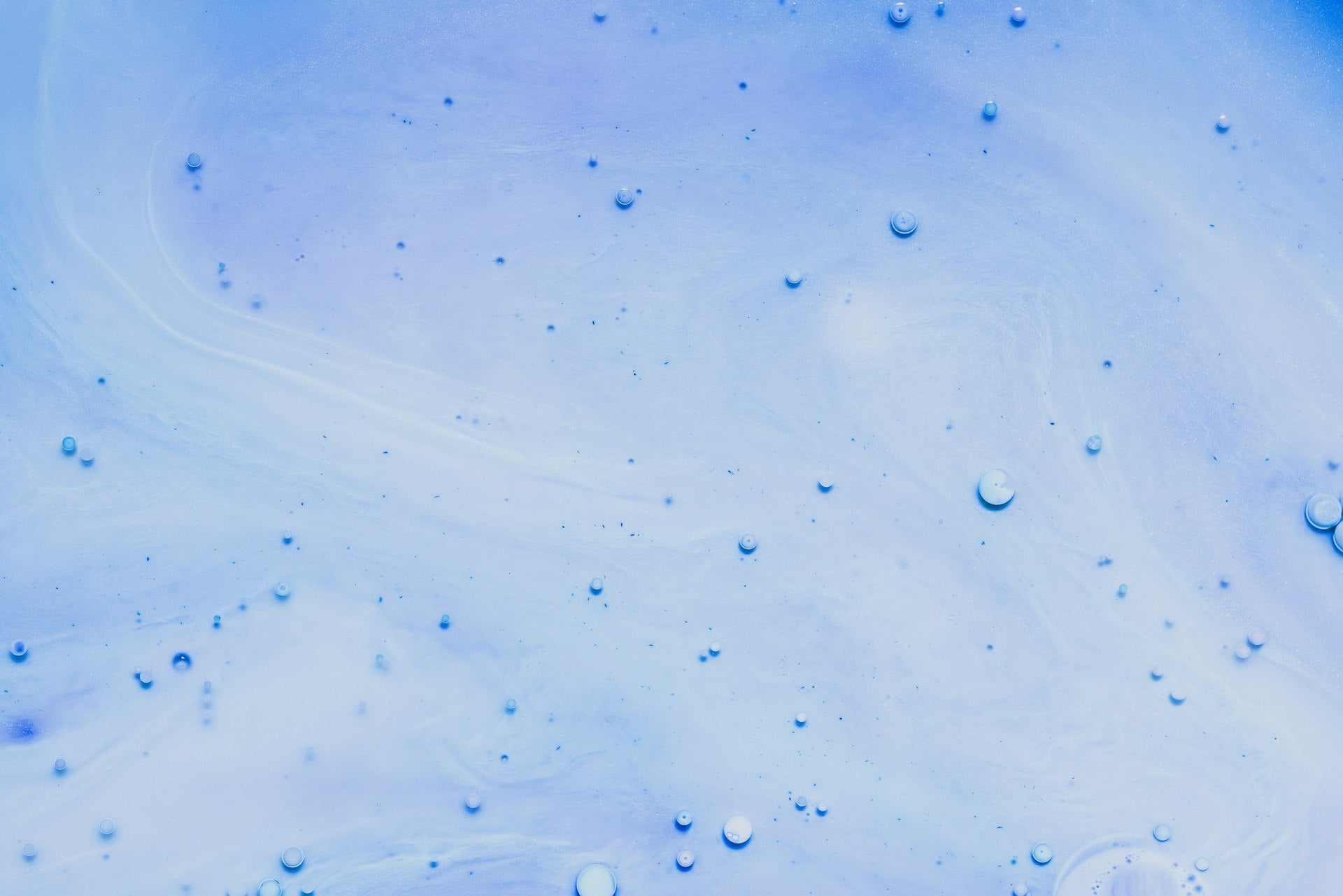 Blue water droplets and moisture texture representing intimate hydration and pH-balanced moisture